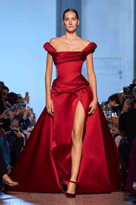 Vestido de Gala "Crimson Majesty"
